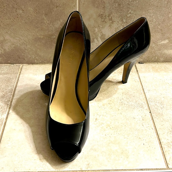 Size 9 Nine West Patent Peep Toes - Picture 1 of 3